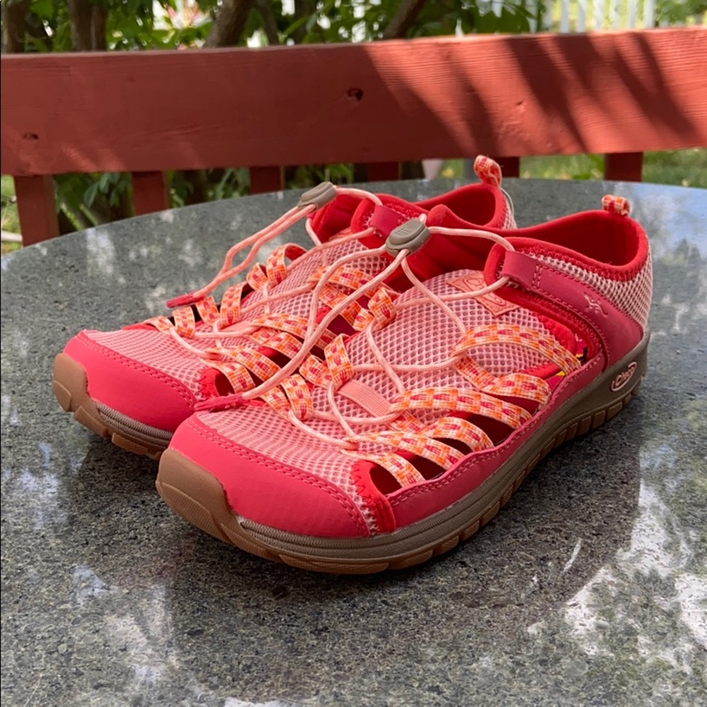 NWOT girls' chaco peach outcross 2 water shoes